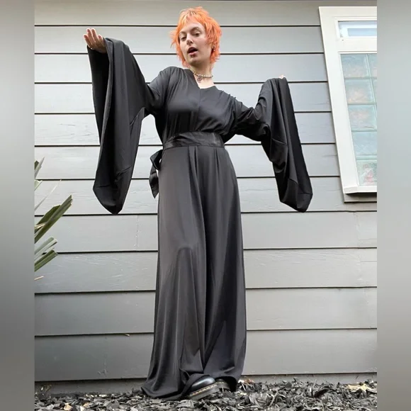 hooded spirit halloween elvira costume with removable cloth